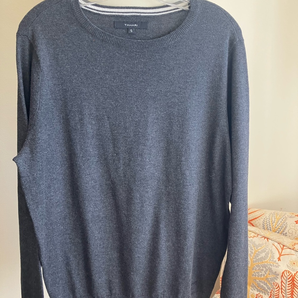 Tahari men’s sweater soft